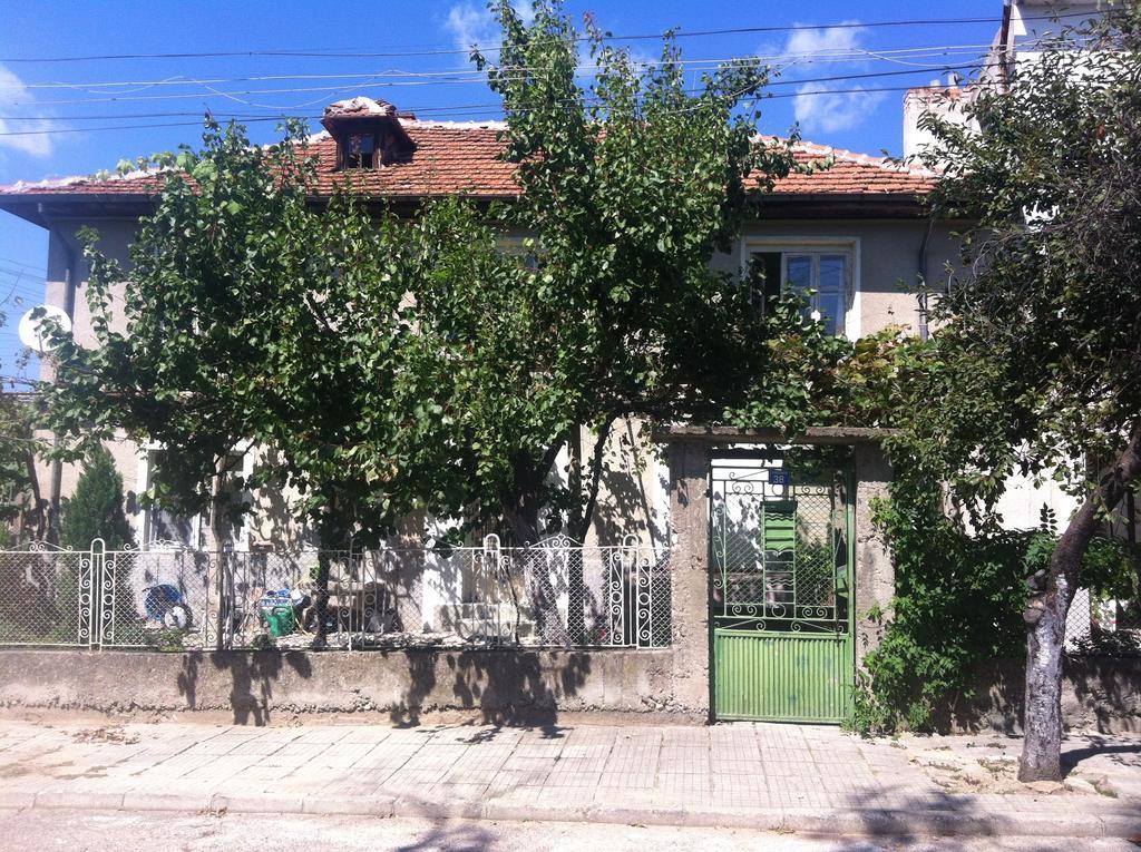 Guest House Nadezhda Hisarya Exterior photo